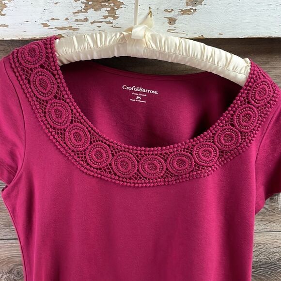 Croft and Barrow Petite Small Ladies Crocheted Lace Trim Scoop Neck Top PS - Picture 3 of 5